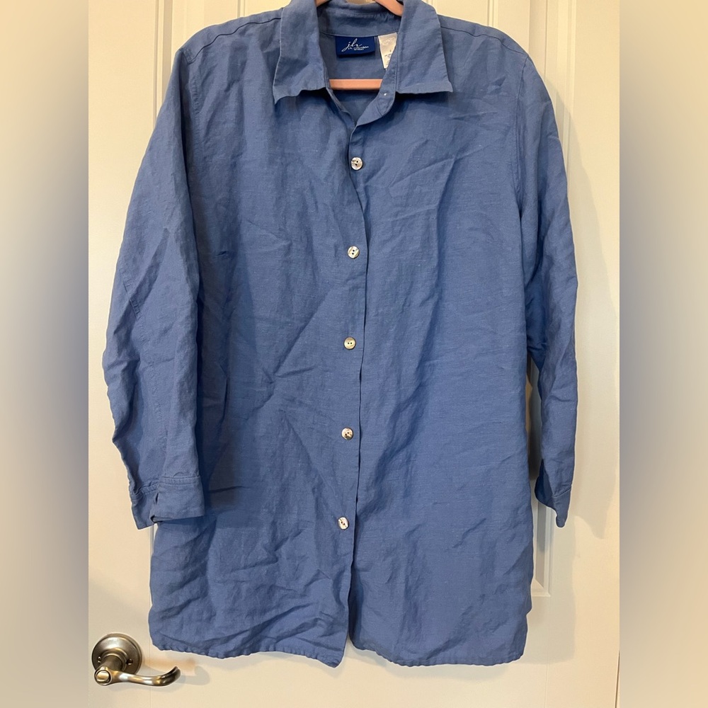 j.h. collectibles women 2X linen blend shell button blues tunic